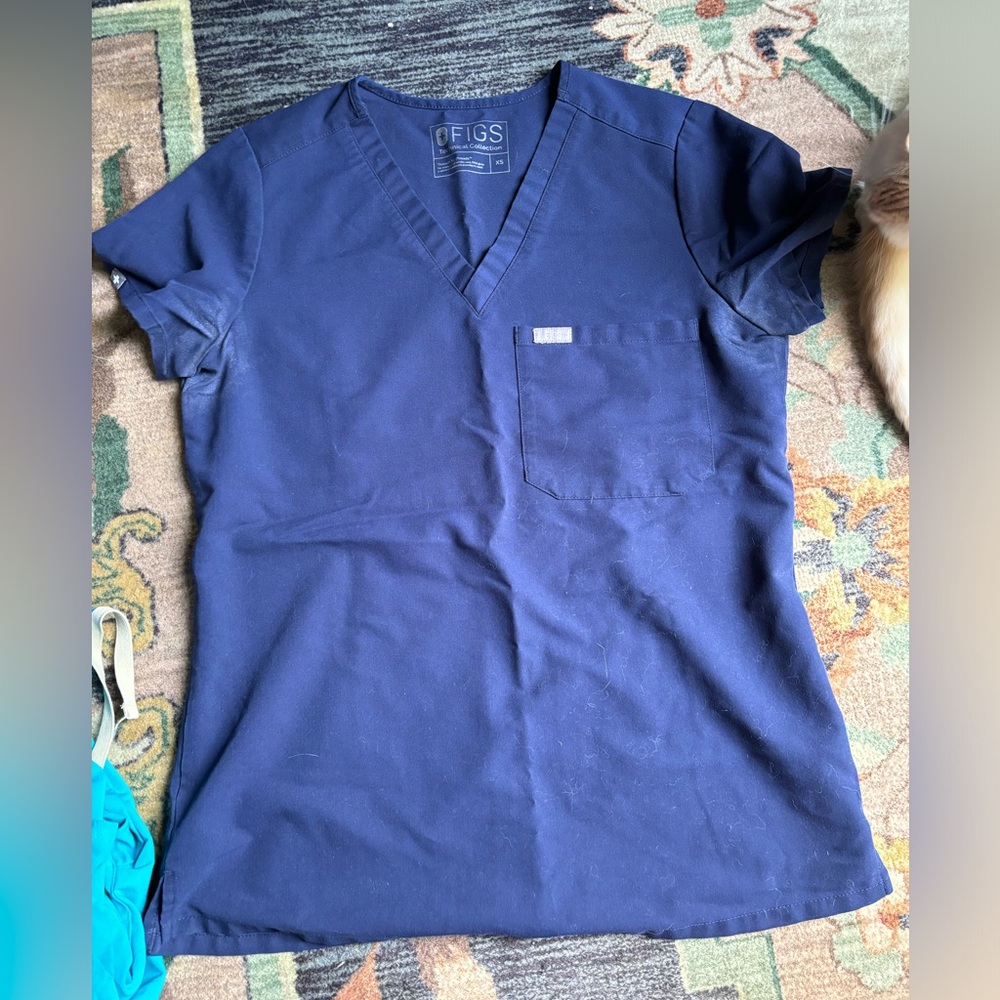 Navy Figs Catarina scrub top xs